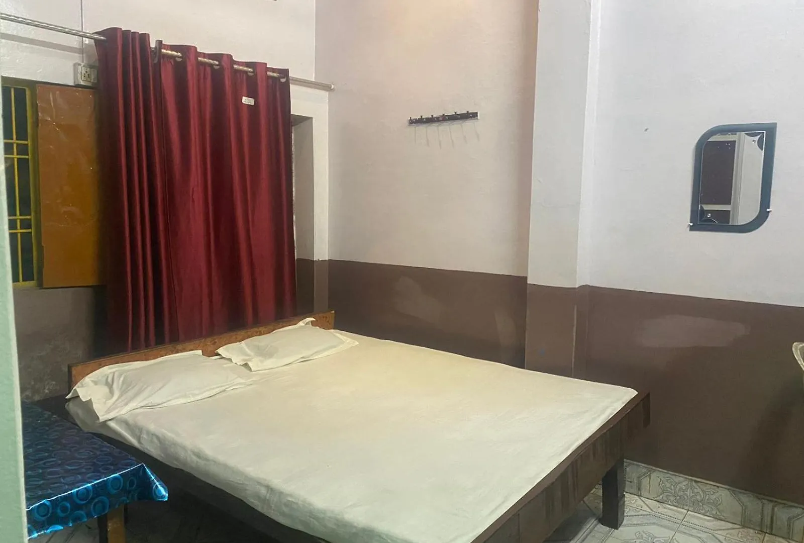 Konukevi Hotel Yatri Niwas Varanasi Hindistan